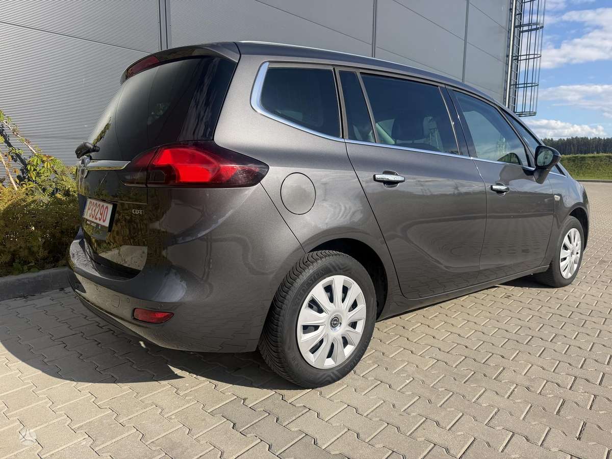 Opel Zafira 2012 — photo 11