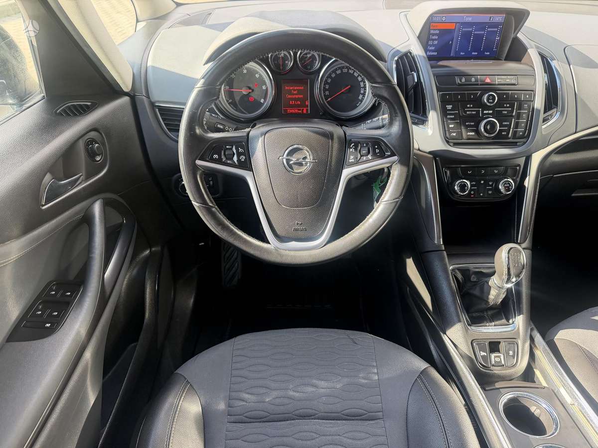 Opel Zafira 2012 — photo 17