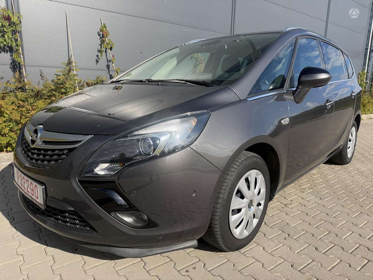 Opel Zafira 2012 — rear view