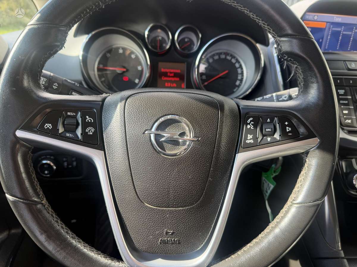 Opel Zafira 2012 — photo 20