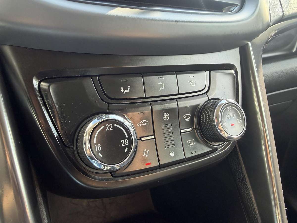 Opel Zafira 2012 — photo 24