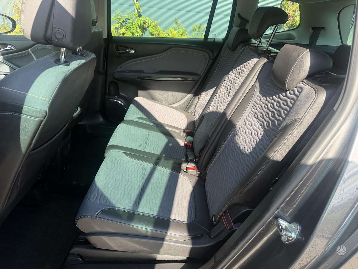 Opel Zafira 2012 — photo 26