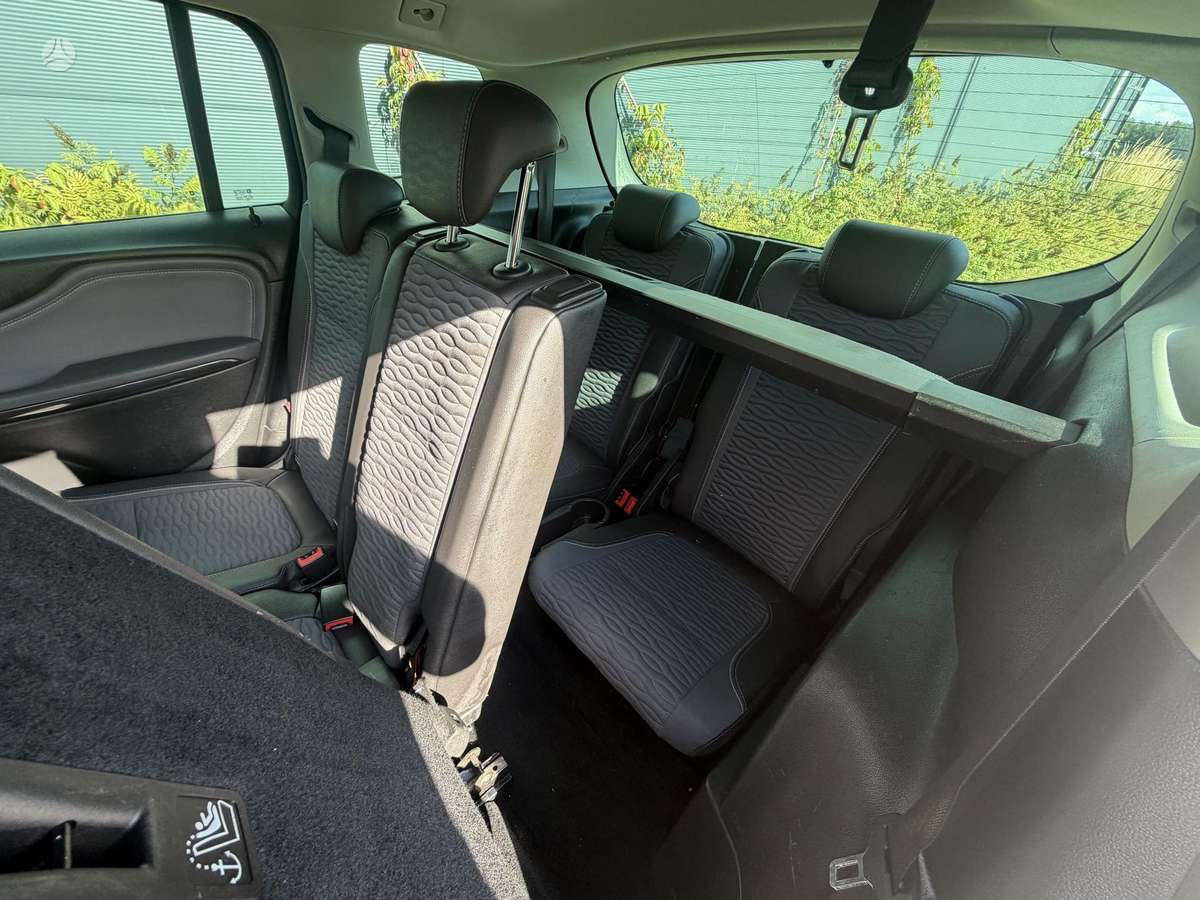 Opel Zafira 2012 — photo 27