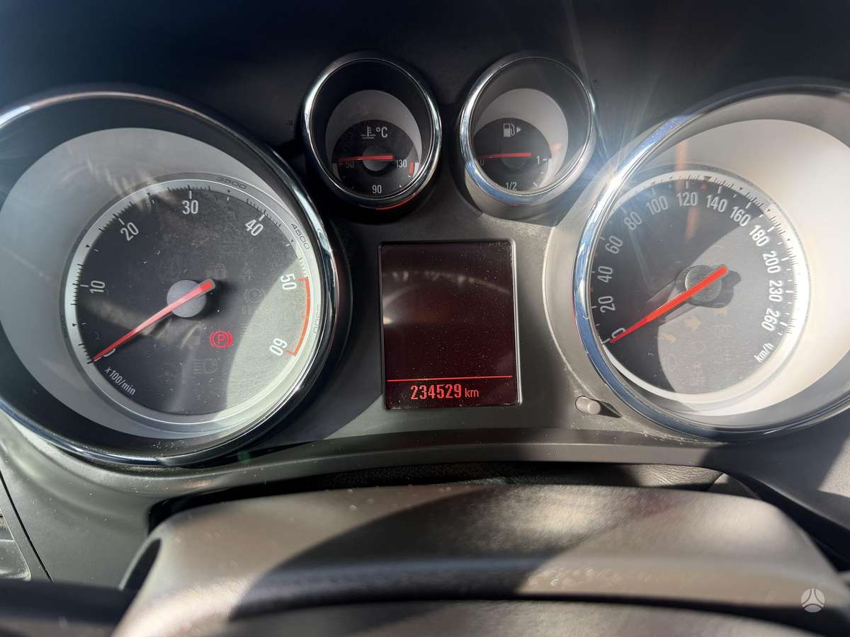 Opel Zafira 2012 — photo 29