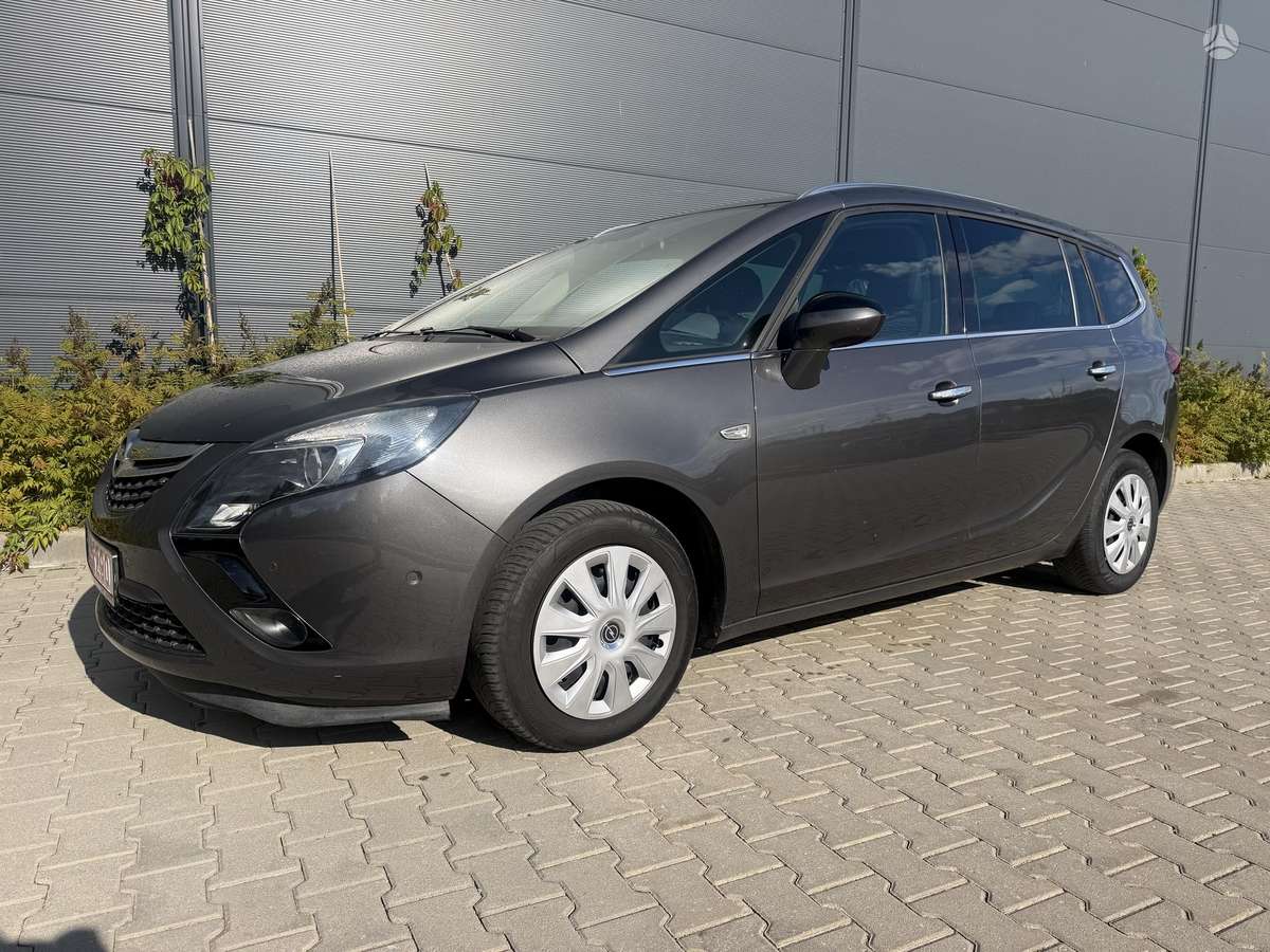 Opel Zafira 2012 — interior