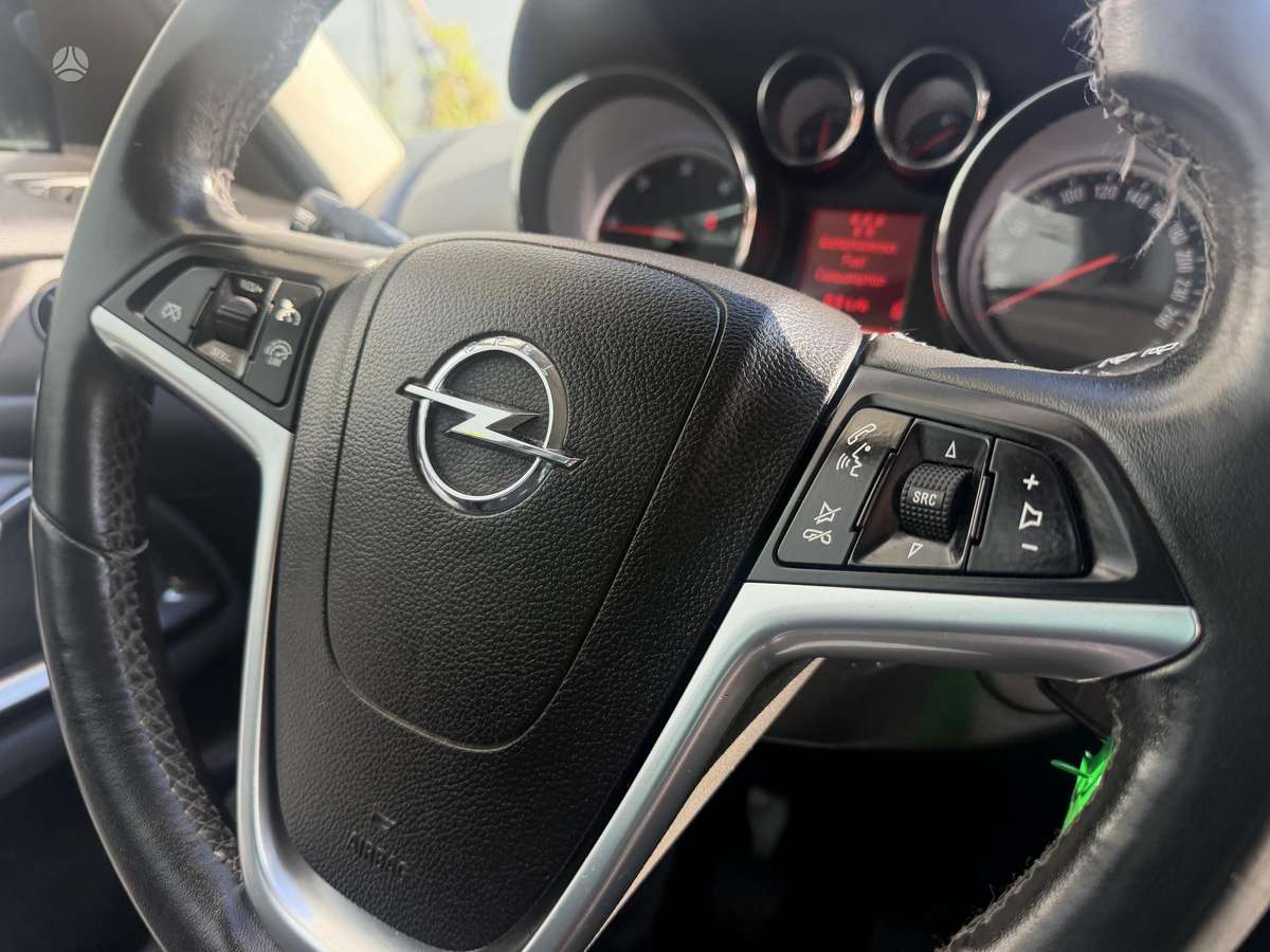 Opel Zafira 2012 — photo 32