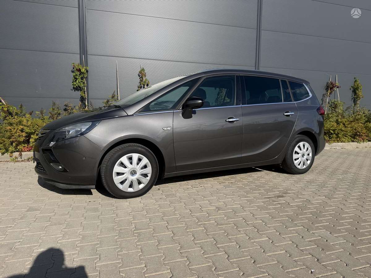 Opel Zafira 2012 — engine 2000 cm³, 131 HP (96kW)