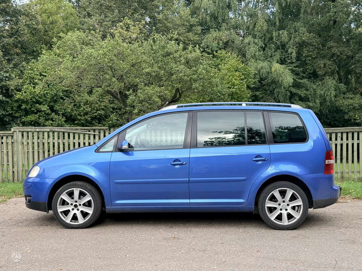 Volkswagen Touran 2005 — interior
