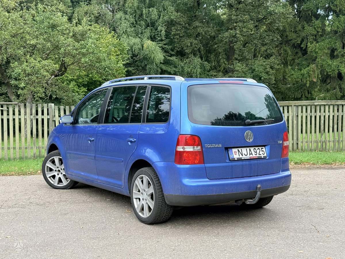 Volkswagen Touran 2005 — engine 1968 cm³, 136 HP (100kW)