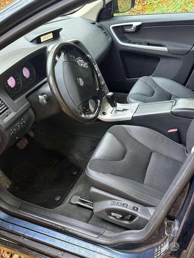 Volvo XC60 2009 — photo 11