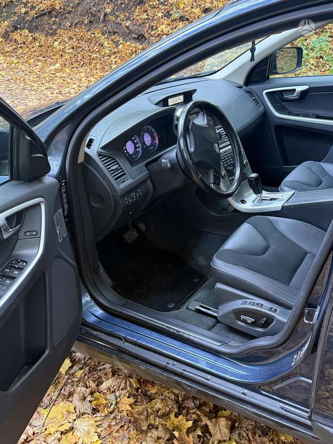Volvo XC60 2009 — photo 12