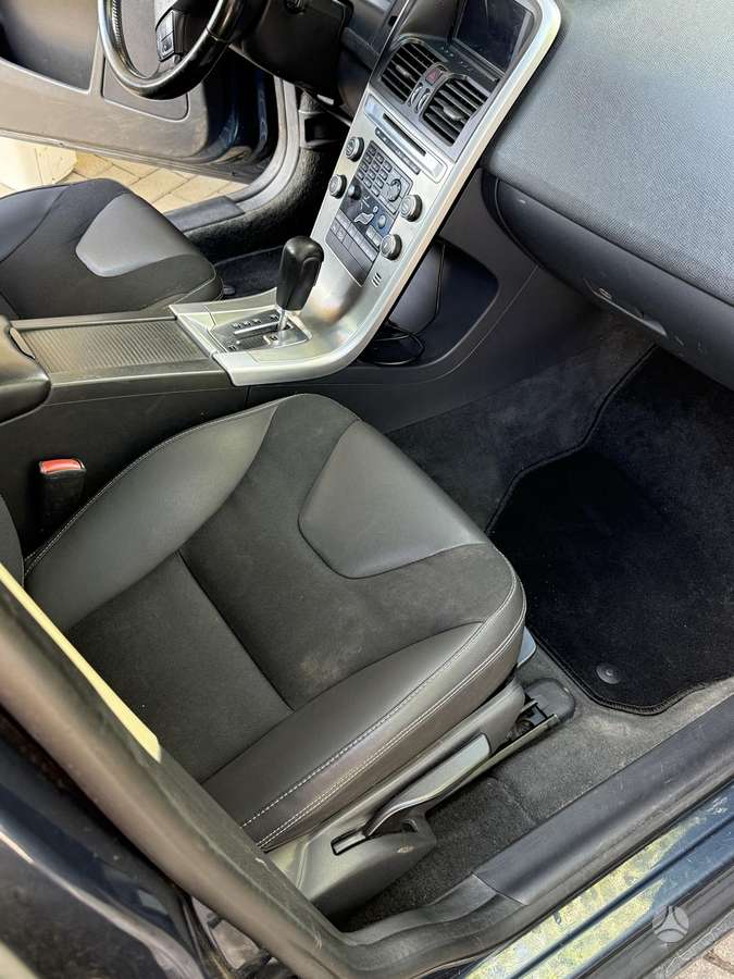 Volvo XC60 2009 — photo 13