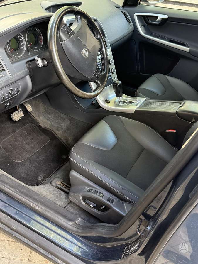 Volvo XC60 2009 — photo 15