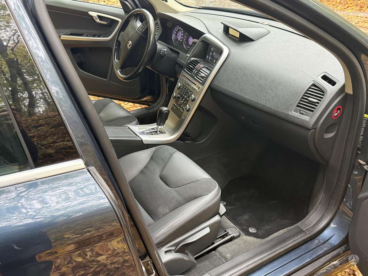 Volvo XC60 2009 — photo 16