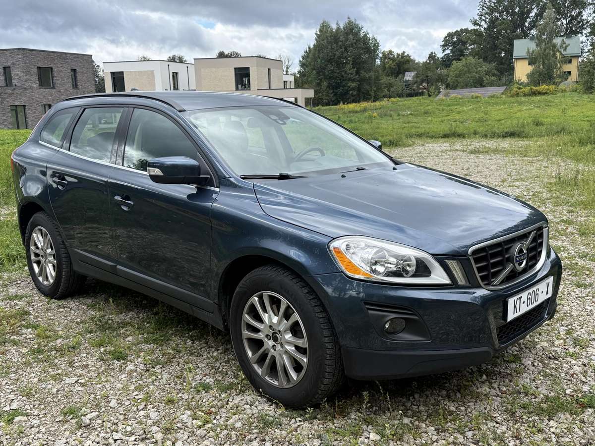 Volvo XC60 2009 — interior