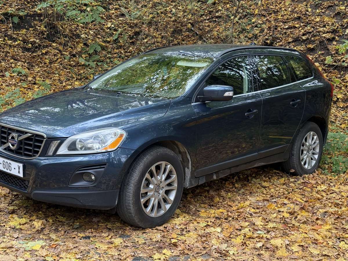 Volvo XC60 2009 — interior