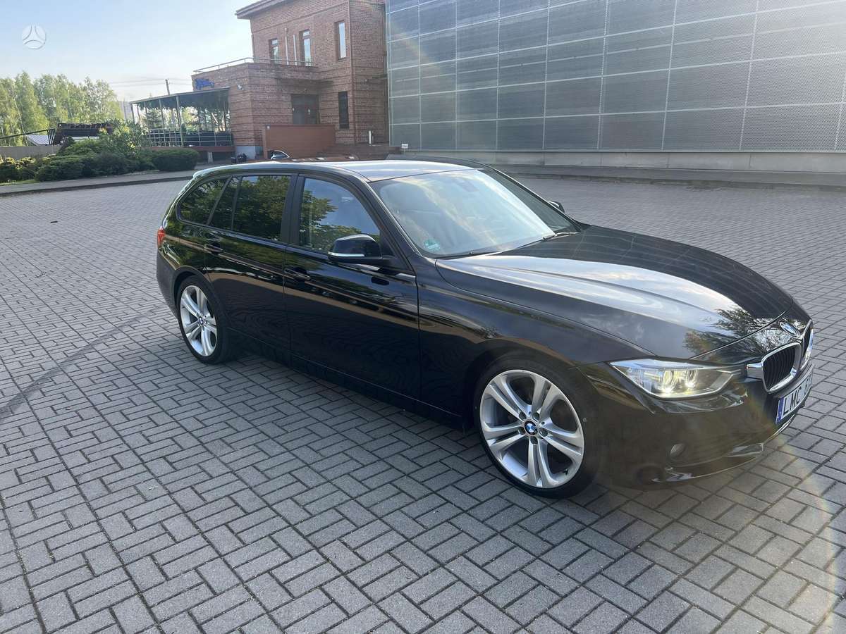 BMW 318 2013 — rear view