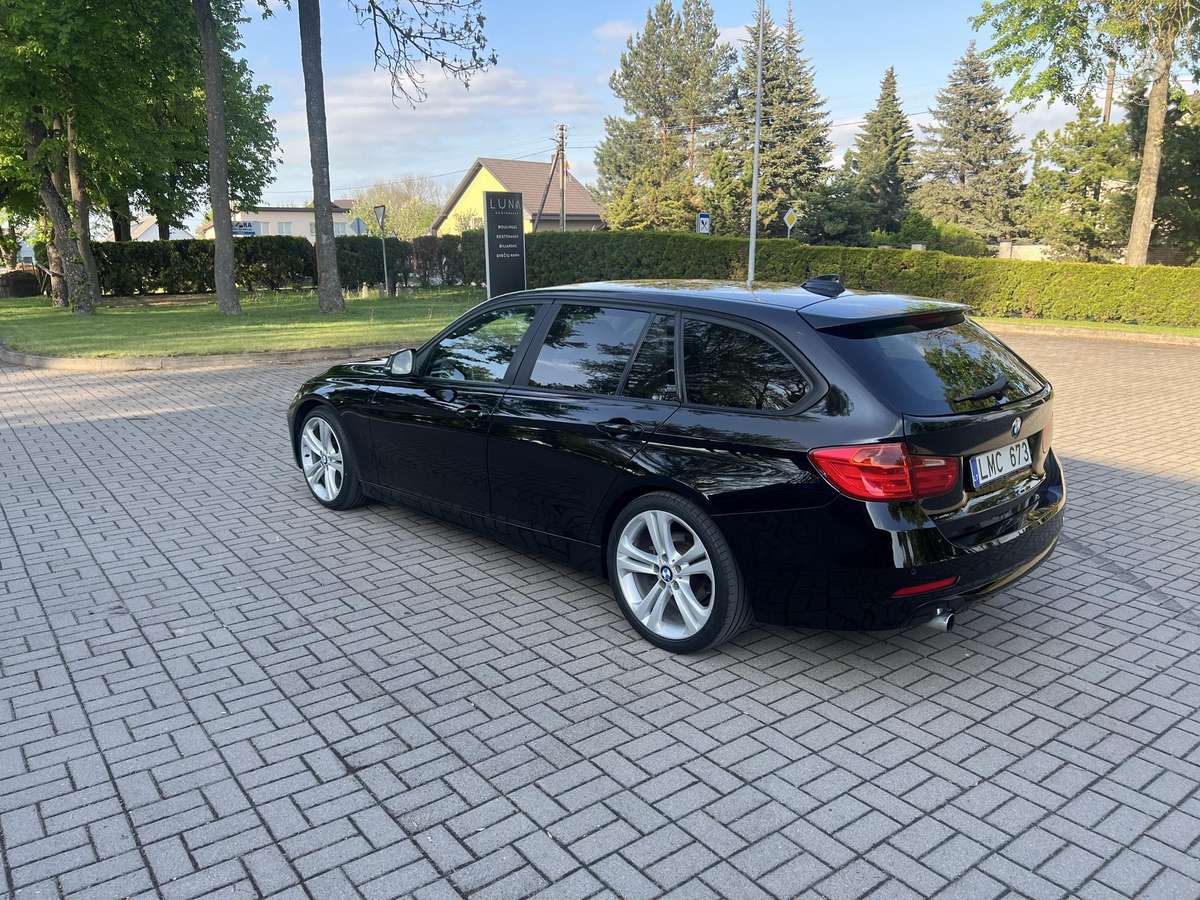 BMW 318 2013 — interior