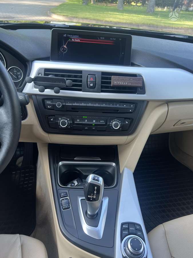 BMW 318 2013 — photo 7