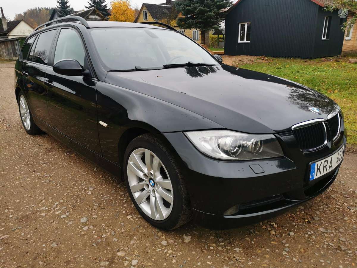 BMW 320 2007 — rear view