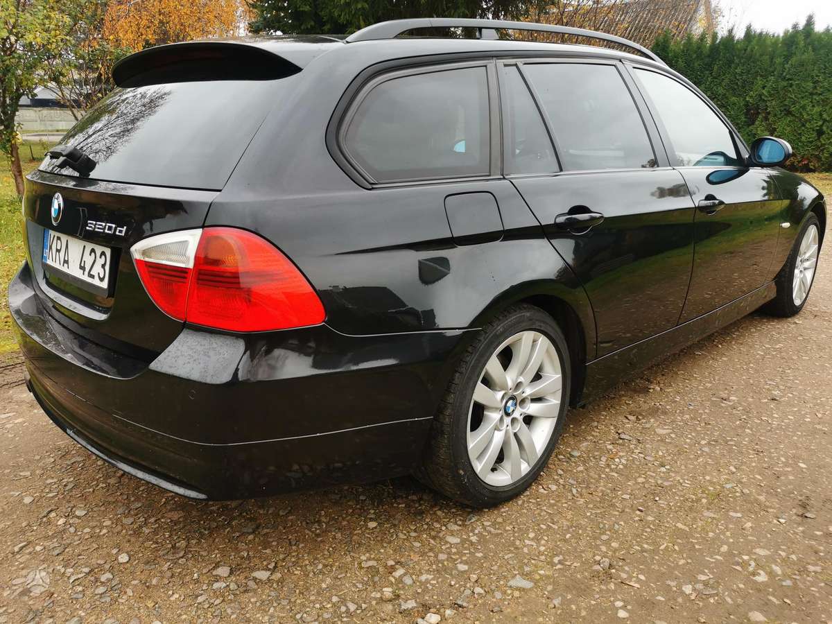 BMW 320 2007 — interior