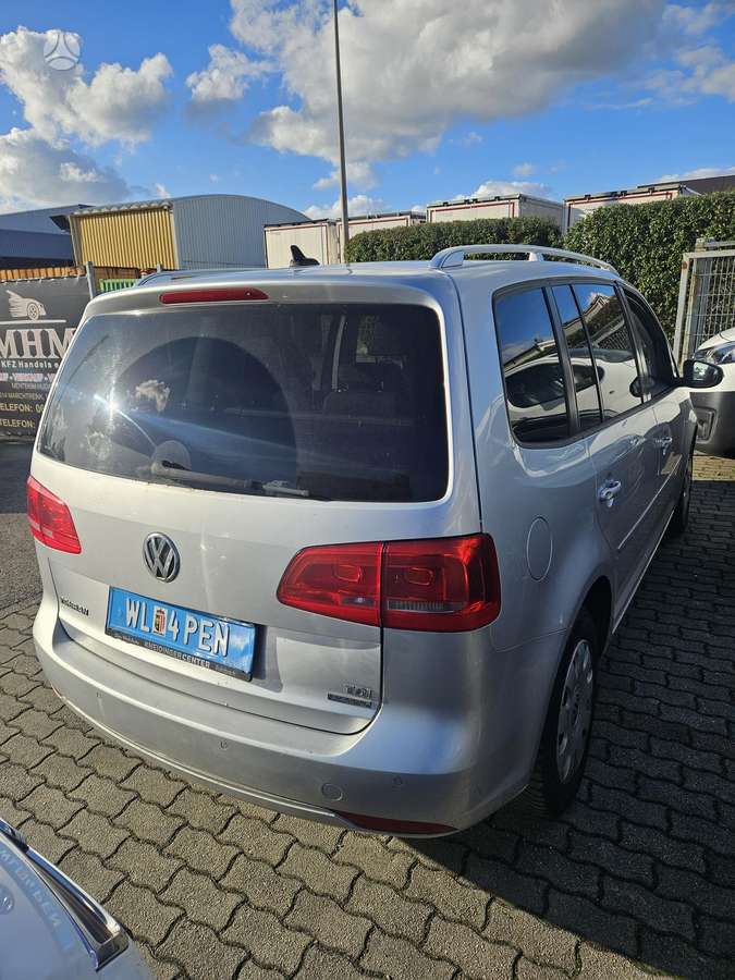 Volkswagen Touran 2011 — rear view