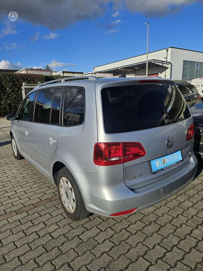 Volkswagen Touran 2011 — interior