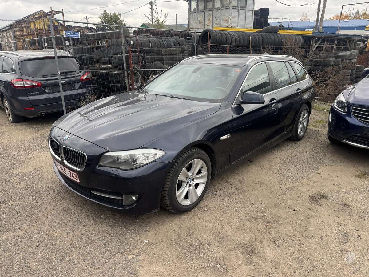 BMW 520 2011 — вигляд ззаду