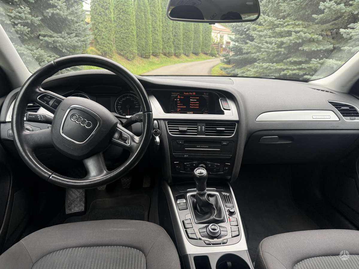 Audi A4 2011 — photo 10