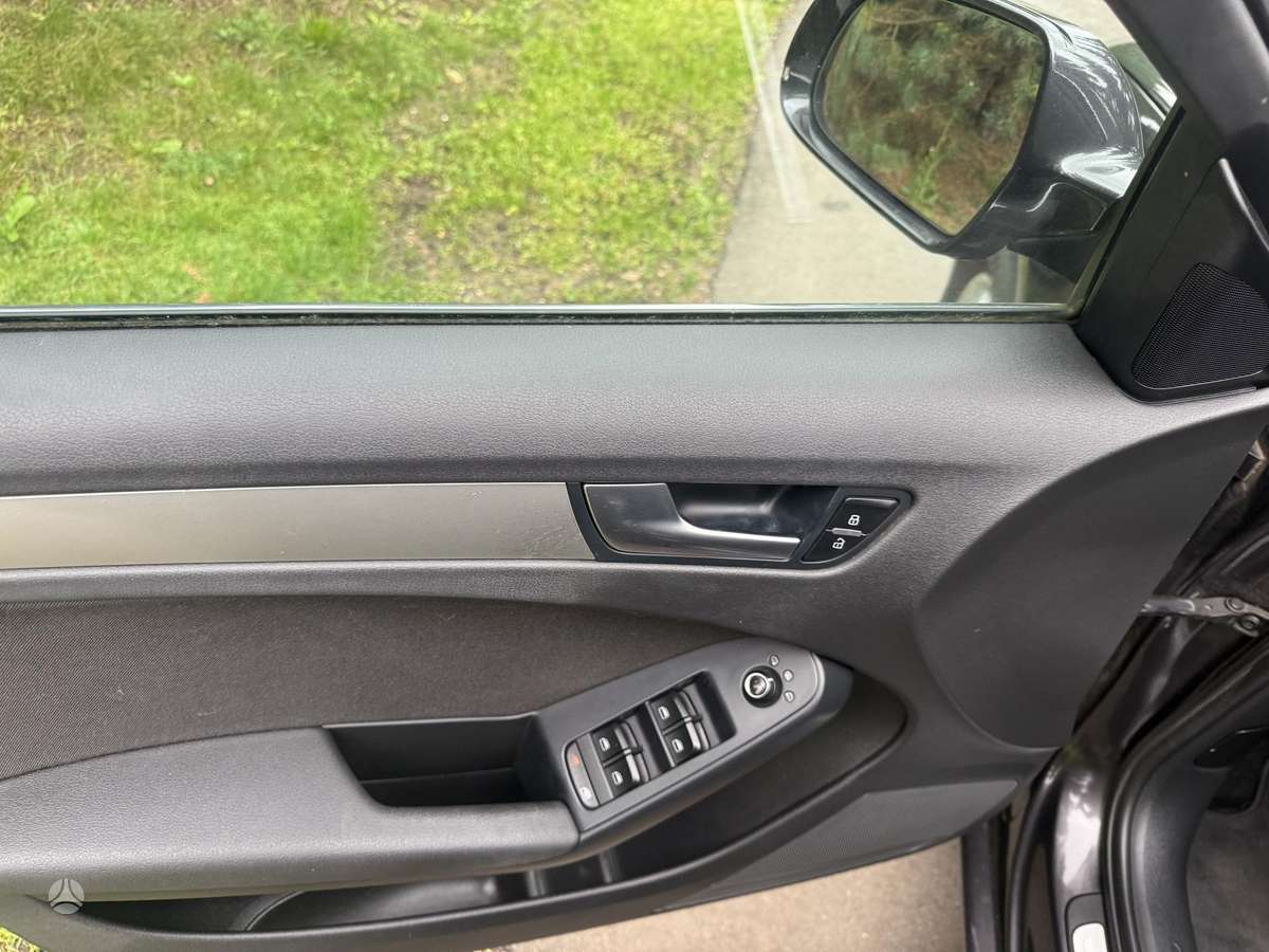 Audi A4 2011 — photo 12