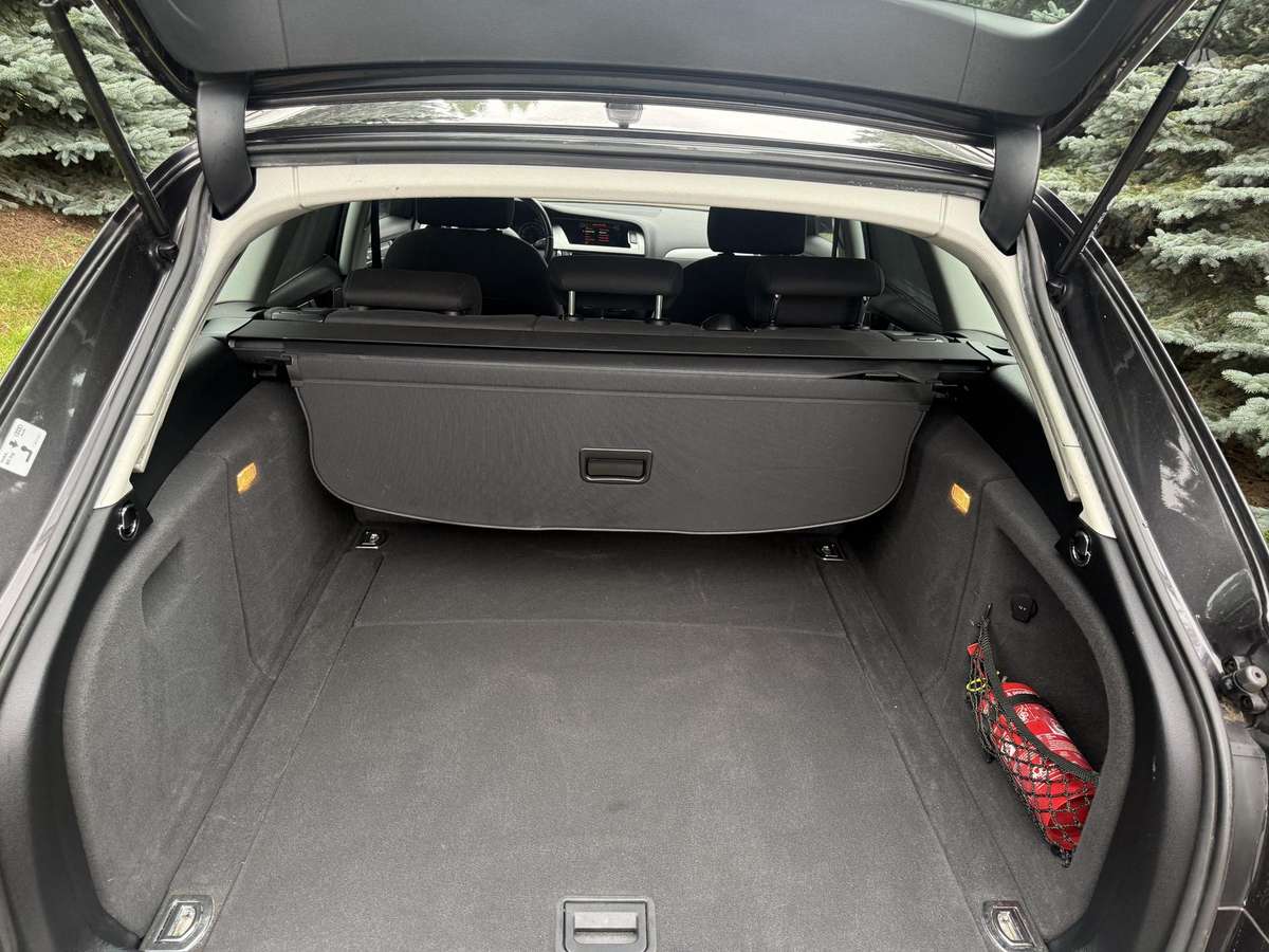 Audi A4 2011 — photo 7
