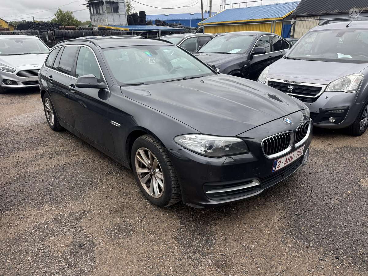 BMW 520 2015 — rear view