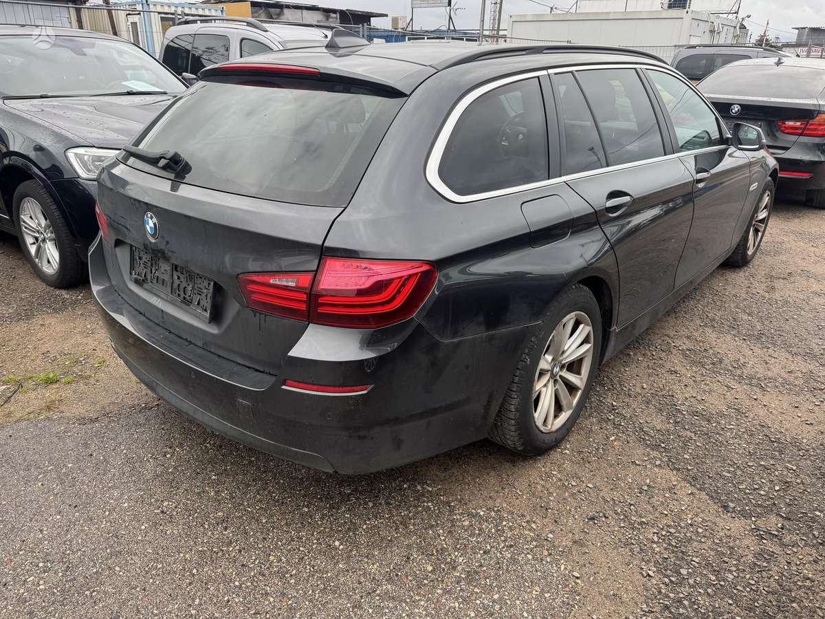 BMW 520 2015 — interior