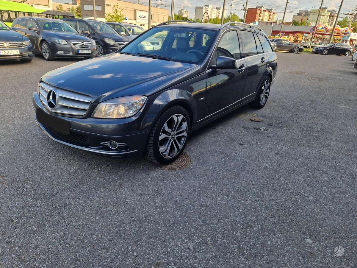 Mercedes-Benz C200 2009 — салон