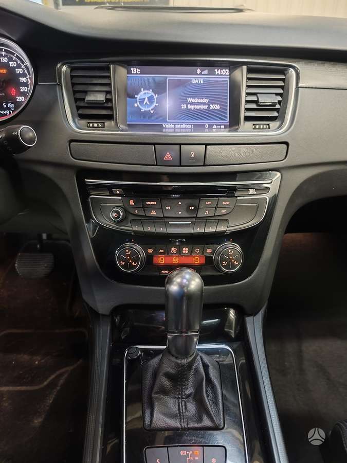 Peugeot 508 2011 — photo 34