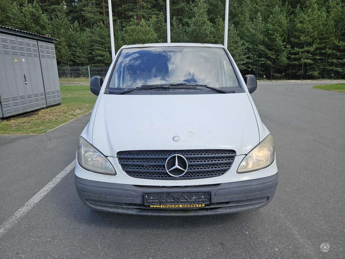 Mercedes-Benz Vito 2009 — rear view