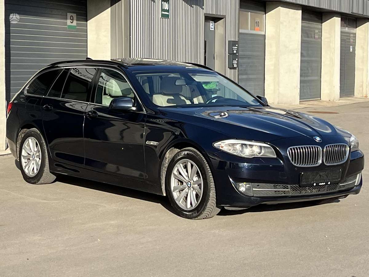 BMW 525 2012 — rear view