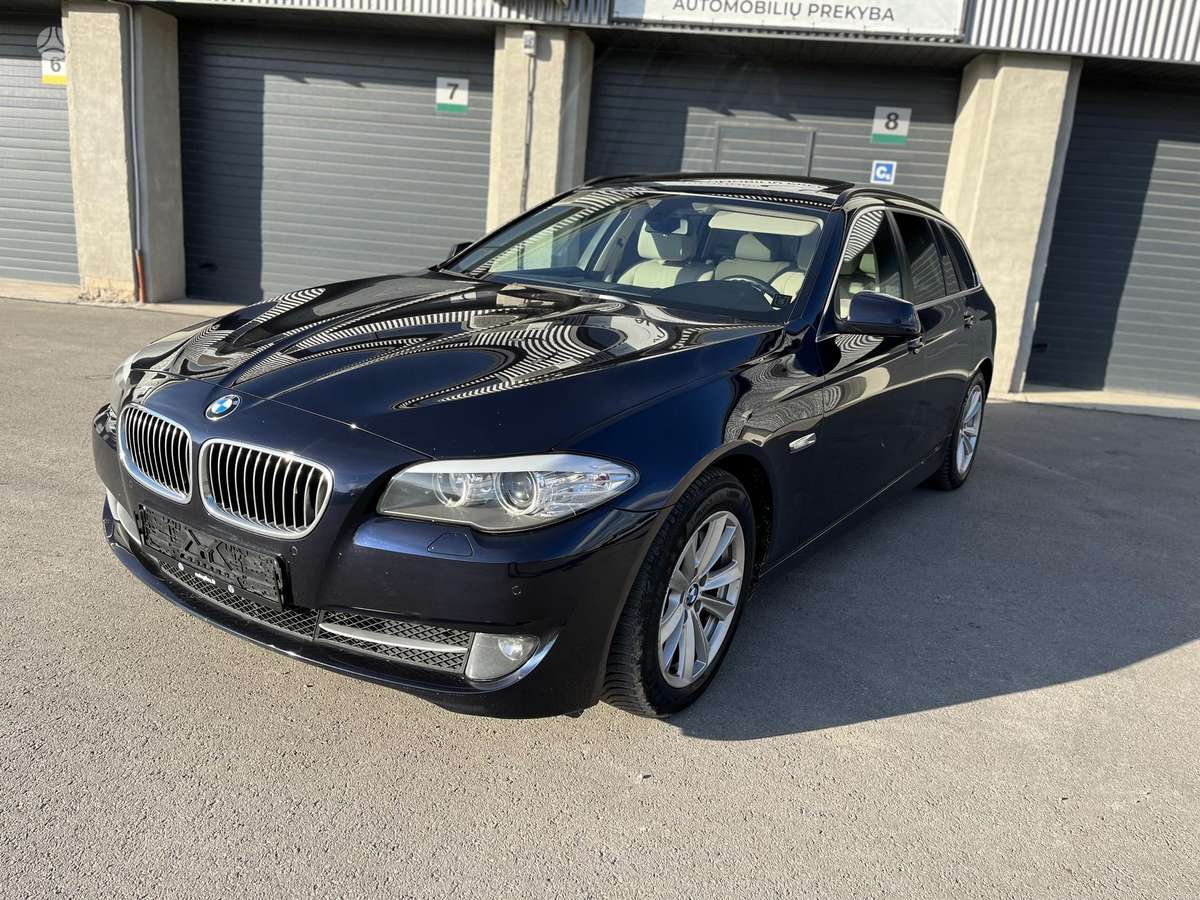 BMW 525 2012 — interior