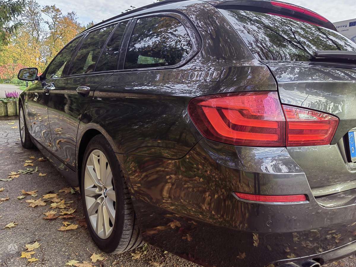 BMW 530 2012 — двигун 2993 cm³, 258 HP (190kW)