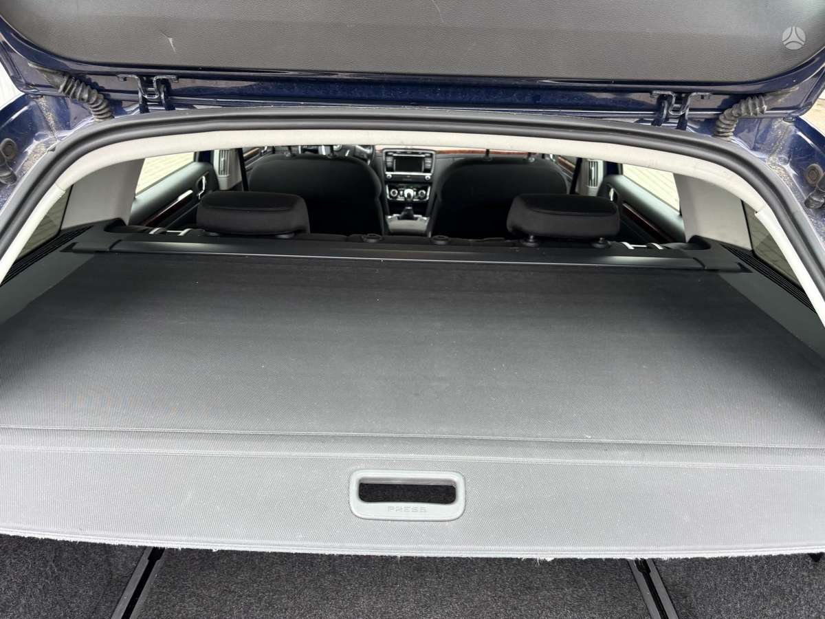 Skoda Superb 2011 — photo 10