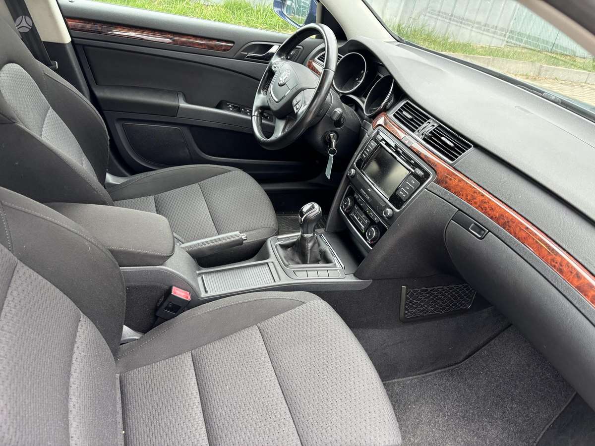 Skoda Superb 2011 — photo 11