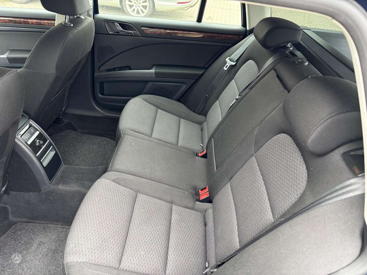Skoda Superb 2011 — photo 12