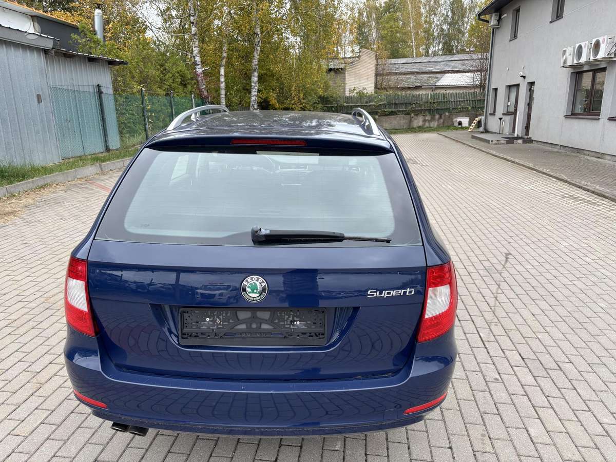 Skoda Superb 2011 — photo 13