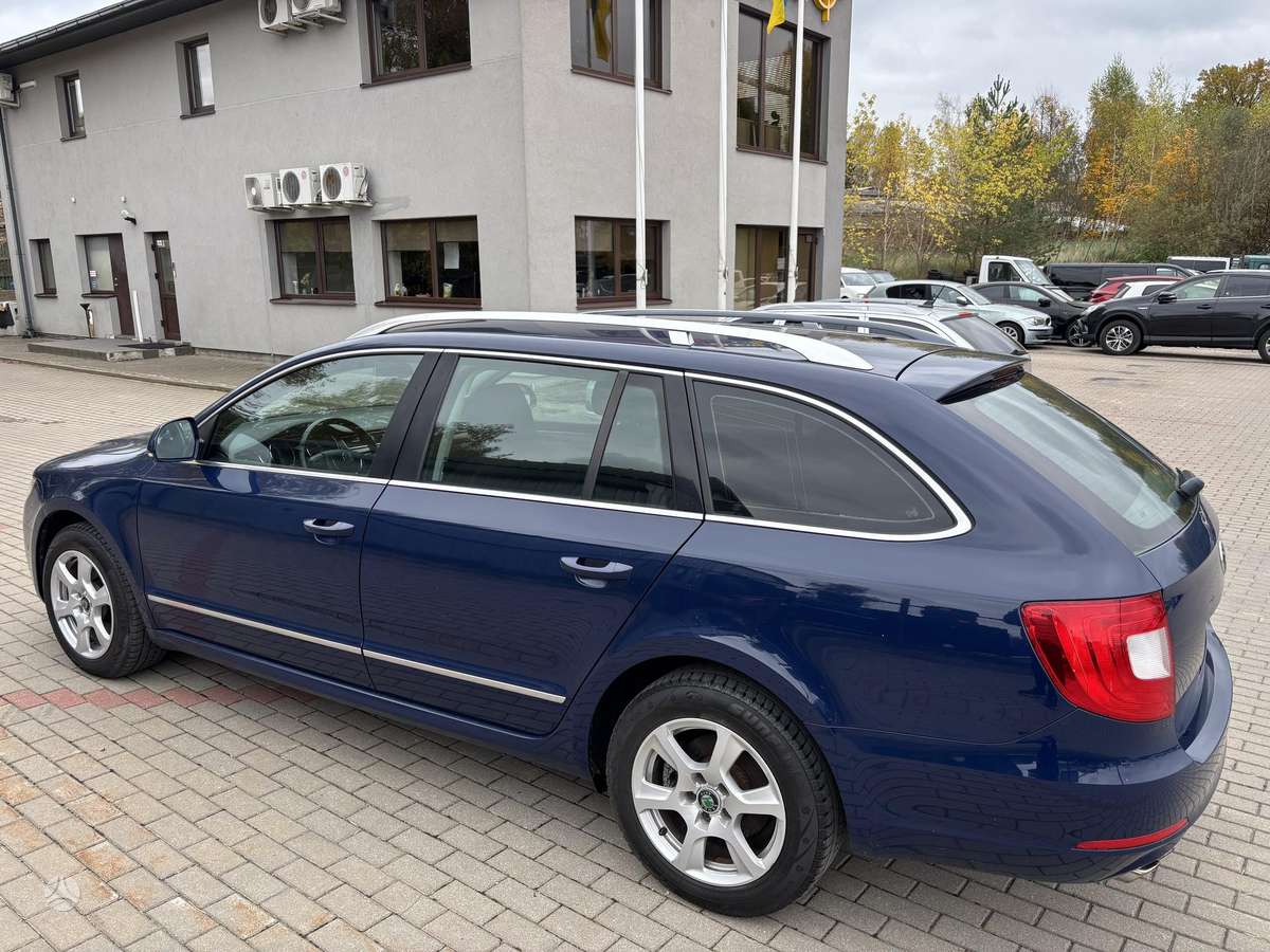 Skoda Superb 2011 — photo 20