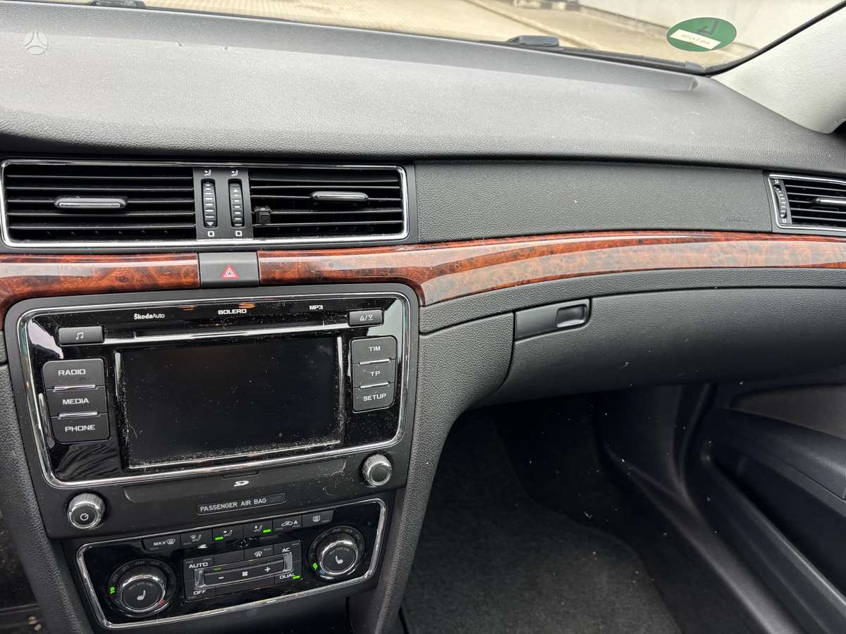 Skoda Superb 2011 — photo 5
