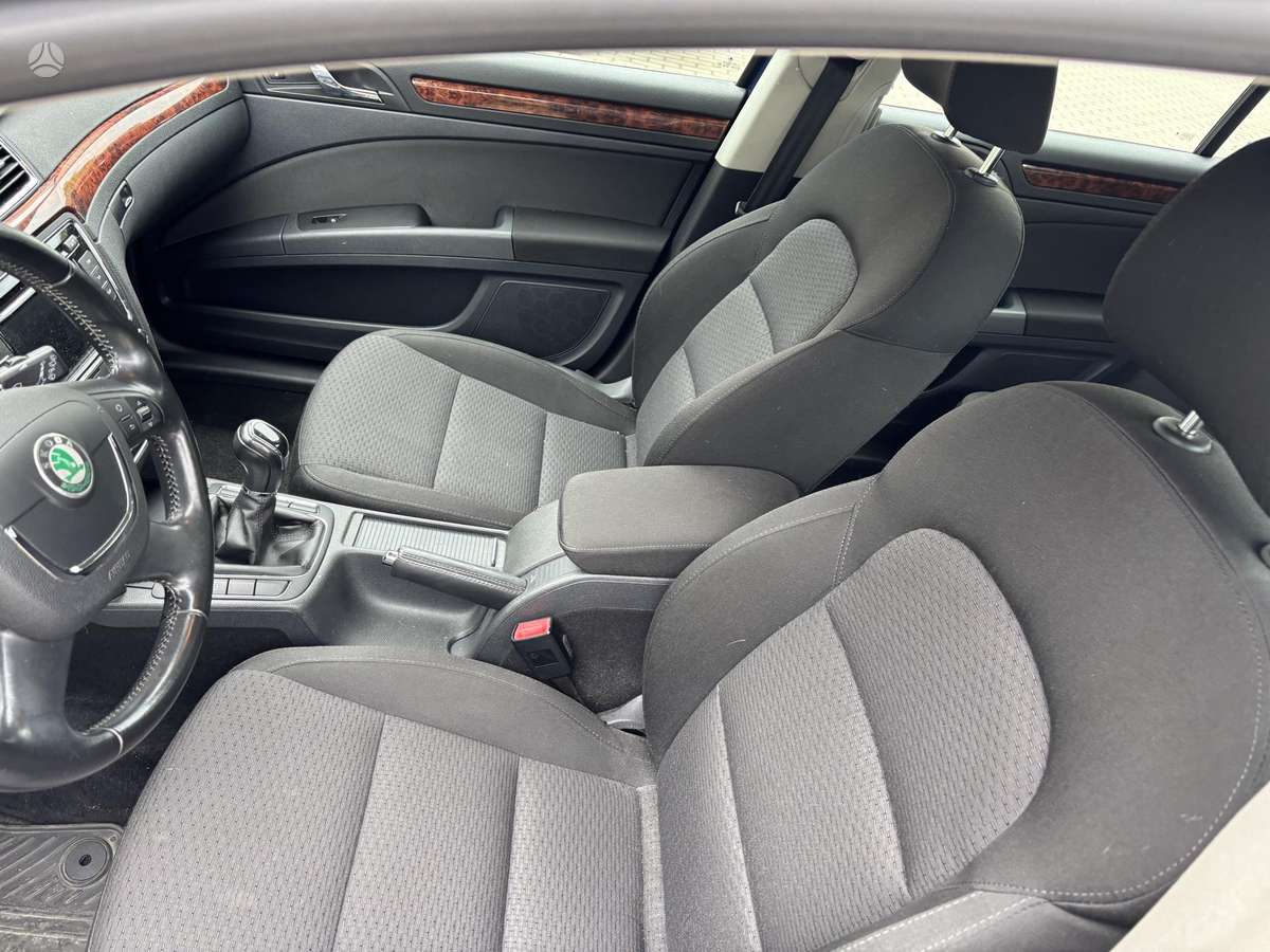 Skoda Superb 2011 — photo 9