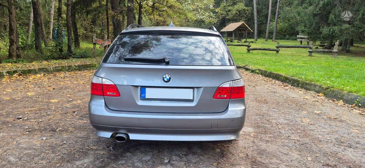 BMW 520 2008 — салон
