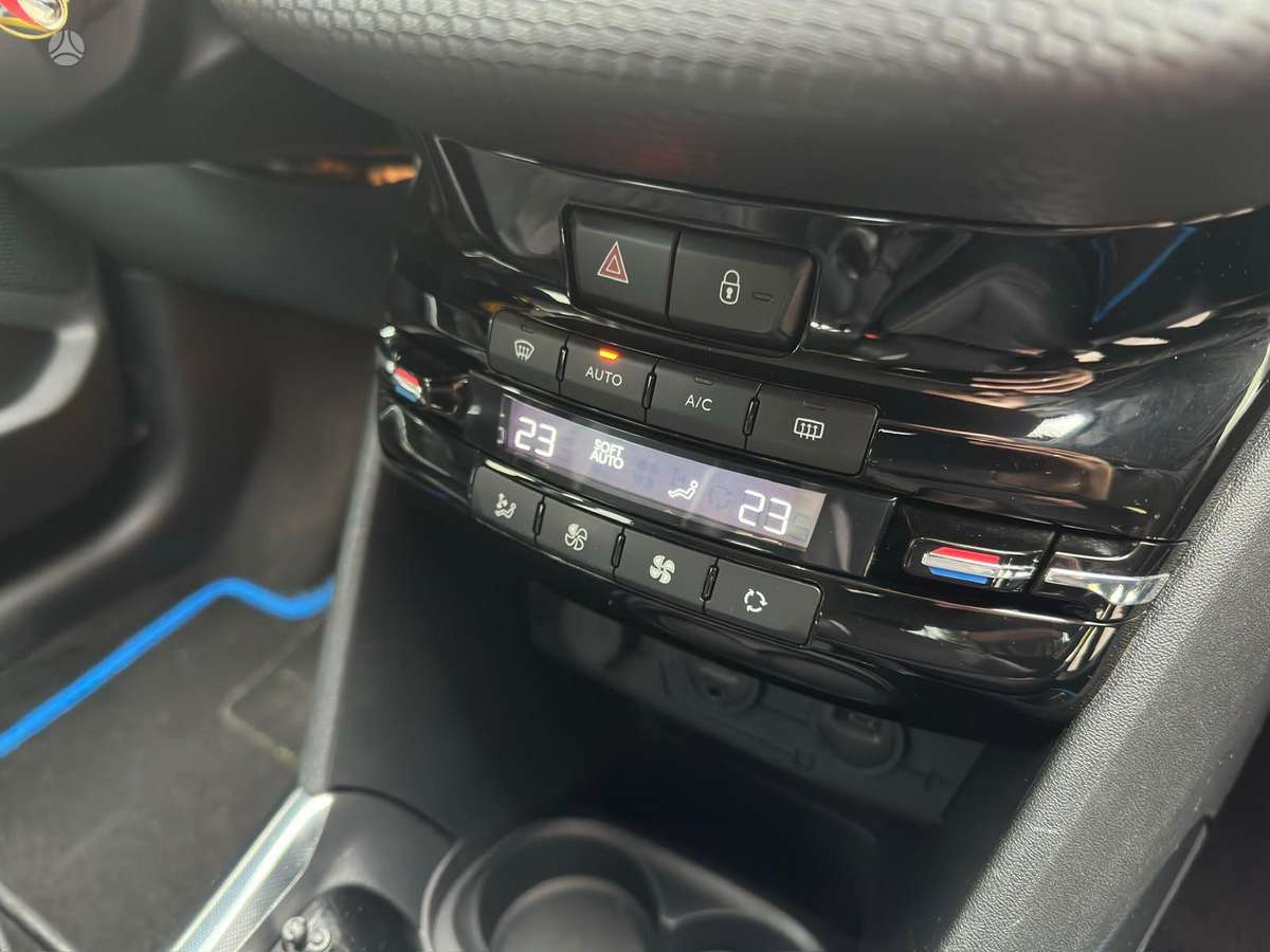 Peugeot 2008 2014 — photo 20