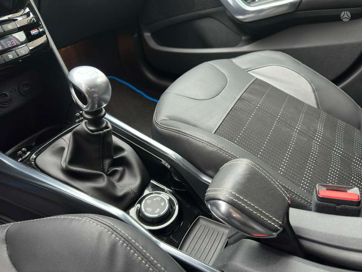 Peugeot 2008 2014 — photo 22