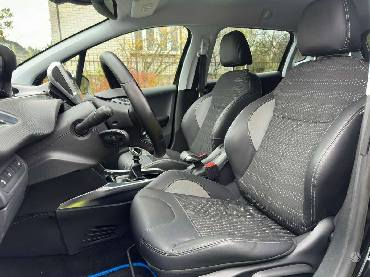 Peugeot 2008 2014 — photo 23